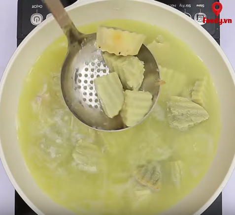 Cách làm nem chua rán cực ngon mà không bị ngán