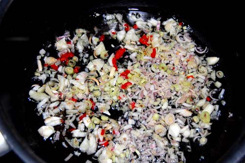 Cách làm nghêu xào sả ớt ngon miệng