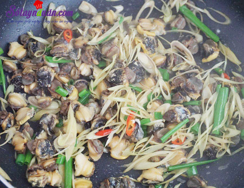 Cách làm ốc xào sả ớt cực thơm và cực giòn
