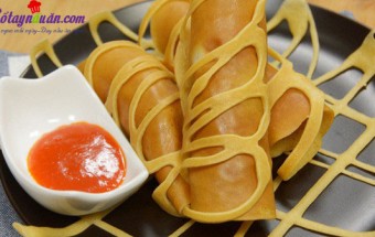 Cách làm pancake cuộn xúc xích bò băm kiểu Thái cực ngon