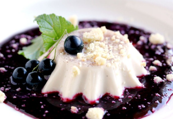 Cách làm Panna Cotta việt quất chua chua mát mát