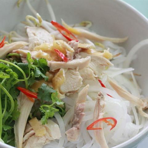 Cách làm phở gà xé cực ngon