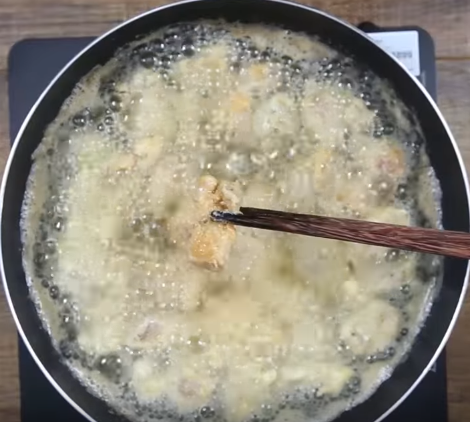 Cách làm quẩy đường giòn tan, thơm ngon tại nhà