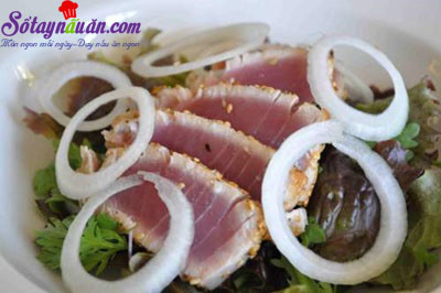 Cách làm salad cá ngừ ngon như ngoài tiệm