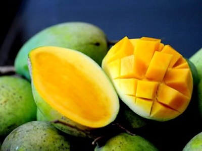 Cách làm sinh tố dâu-xoài bổ dưỡng cho cả nhà