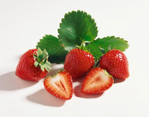 Cách làm sinh tố dâu-xoài bổ dưỡng cho cả nhà