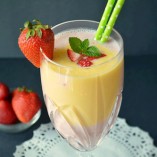 Cách làm sinh tố dâu-xoài bổ dưỡng cho cả nhà