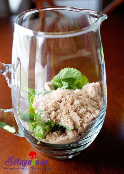 Cách làm sinh tố dứa bạc hà mát lạnh