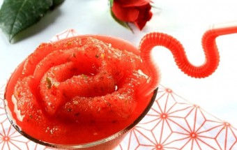 Cách làm sinh tố hoa hồng đá-biểu tượng của tình yêu