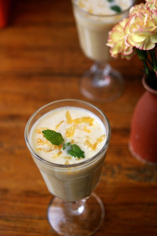 Cách làm sinh tố sữa chua chuối bưởi đã ngon lại đẹp mắt