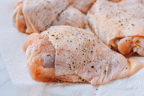 Cách làm sinh tố sữa chua dâu tây da mịn, dáng đẹp