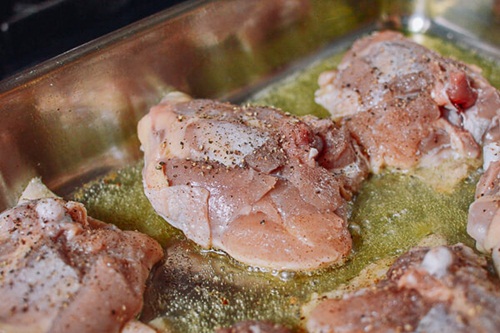 Cách làm sinh tố sữa chua dâu tây da mịn, dáng đẹp