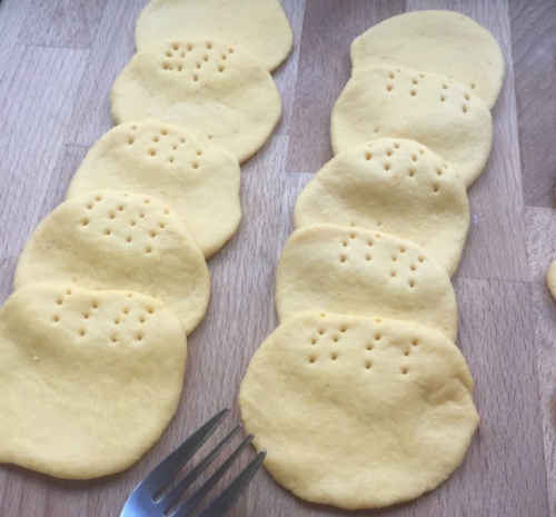 Cách làm snack táo ngon giòn tan, độc lạ ăn hoài không lo mập