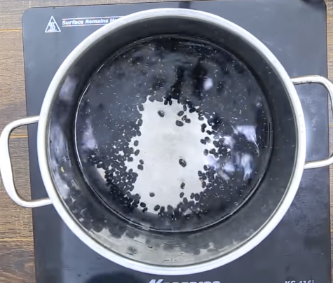 Cách làm socola tươi mềm mịn, tan ngay đầu lưỡi cực đơn giản