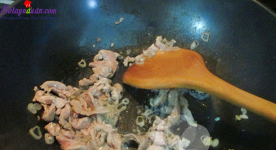 Cách làm su su xào thịt ngon hấp dẫn