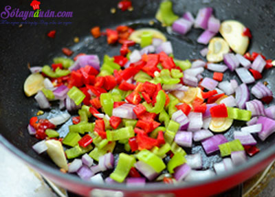 Cách làm sườn kho ngũ sắc thơm ngon hấp dẫn