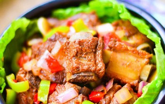 Cách làm sườn kho ngũ sắc thơm ngon hấp dẫn