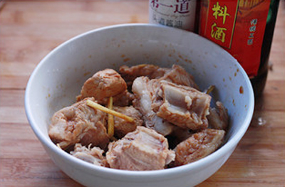 Cách làm sườn non nấu nấm