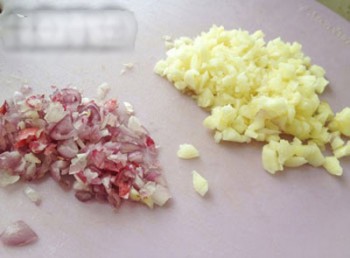 Cách làm sườn om nước dừa ngon, lạ, hấp dẫn