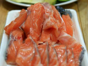 Cách làm sushi cá hồi trứng tôm