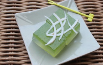 Cách làm thạch dừa lá dứa thơm ngon mát rượi