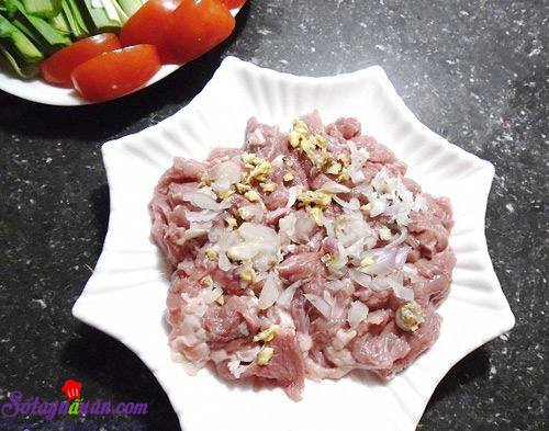 Cách làm thịt bê xào cần tỏi thơm ngon tuyệt hảo