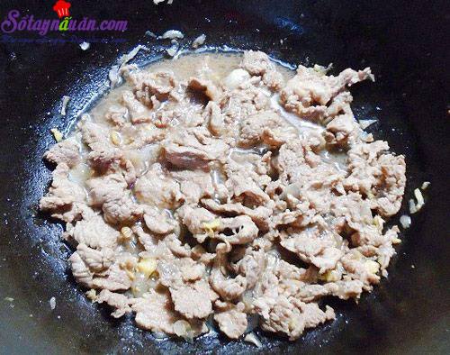 Cách làm thịt bê xào cần tỏi thơm ngon tuyệt hảo