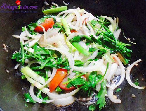 Cách làm thịt bê xào cần tỏi thơm ngon tuyệt hảo