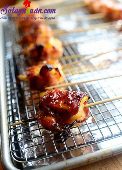 Cách làm thịt cuộn tôm và dứa nướng thơm phức