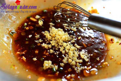 Cách làm thịt cuộn tôm và dứa nướng thơm phức