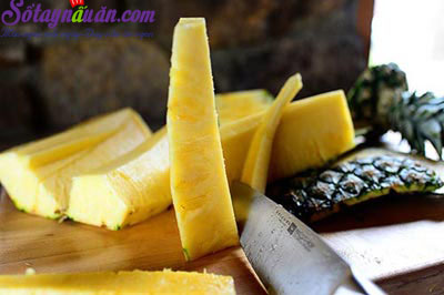 Cách làm thịt cuộn tôm và dứa nướng thơm phức