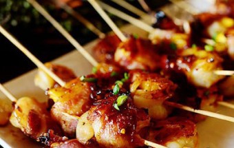 Cách làm thịt cuộn tôm và dứa nướng thơm phức