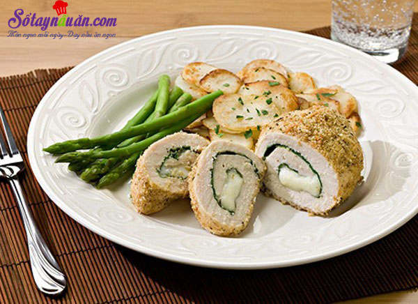 Cách làm thịt gà cuộn bông cải ngon không thể cưỡng