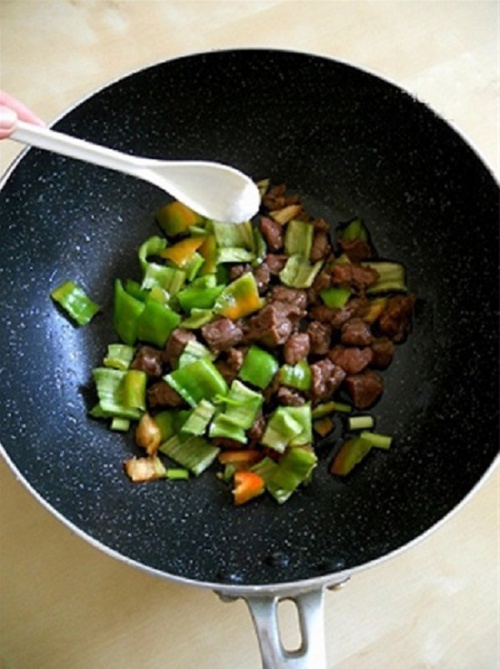 Cách làm tỏi đen  "thần dược" trị bách bệnh bằng nồi cơm điện