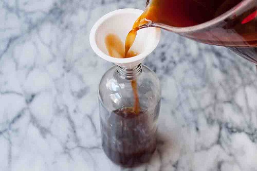 Cách làm tỏi ngâm dấm ớt trắng giòn, không lo nổi váng