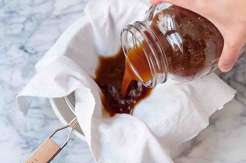 Cách làm tỏi ngâm dấm ớt trắng giòn, không lo nổi váng