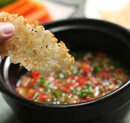 Cách làm tôm cuộn khoai tây chiên giòn rụm, ăn hoài không chán