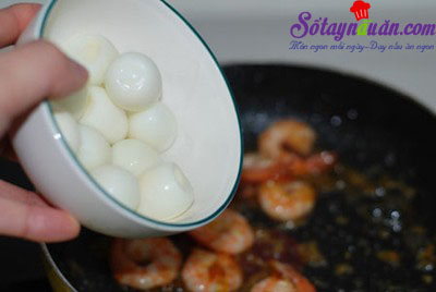 Cách làm tôm rim trứng cút ngon tuyệt cú mèo