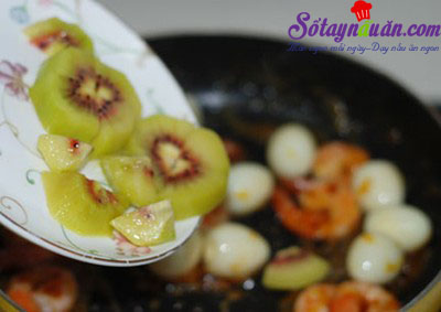 Cách làm tôm rim trứng cút ngon tuyệt cú mèo