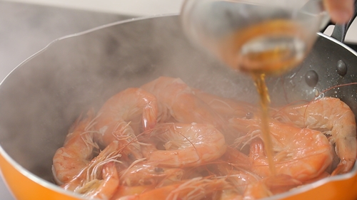 Cách làm tôm sốt BBQ đậm vị ngon cơm