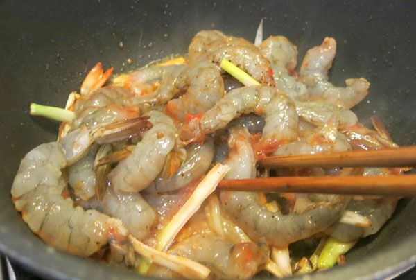 Cách làm tôm xào sa tế