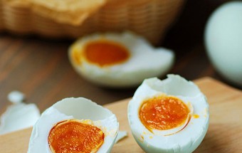 Cách làm trứng muối dễ dàng tiện lợi tại nhà