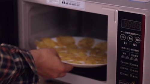 Cách làm xôi bọc trứng muối lạ miệng, đủ chất và ngon khó cưỡng