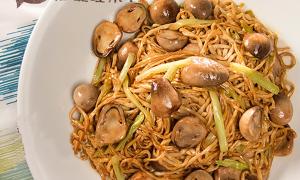 Cách luộc gà thơm ngon, màu vàng ươm mà không cần đến nước