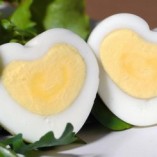 Cách luộc trứng hình trái tim cho những ai đang yêu