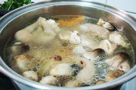 Cách nấu bánh canh giò heo chả cá