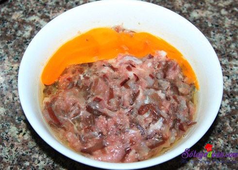 Cách nấu bông bí nhồi thịt chiên giòn