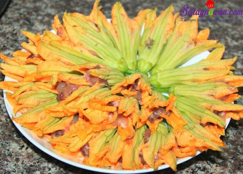 Cách nấu bông bí nhồi thịt chiên giòn