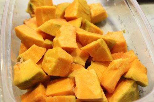 Cách nấu canh bí đỏ hạt sen