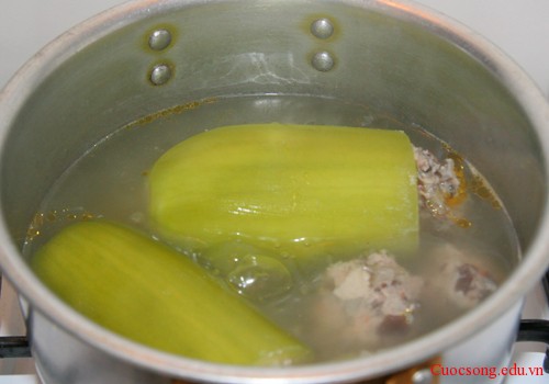 Cách nấu canh bí xanh nhồi thịt